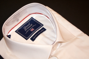 Стильная классическая рубашка (сорочка) Италия цвета шампань с универсальным манжетом купить оптом и в розницу со склада в Москве