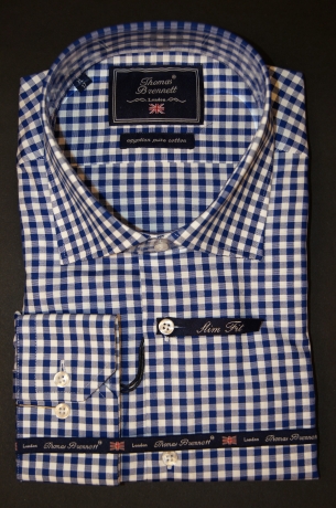 Стильная модная приталенная мужская сорочка (рубашка) в клетку синего цвета купить оптом и в розницу в наличии со склада в Москве интернет-магазин