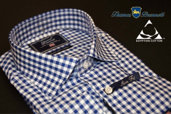 Стильная модная приталенная мужская сорочка (рубашка) в клетку синего цвета купить оптом и в розницу в наличии со склада в Москве интернет-магазин