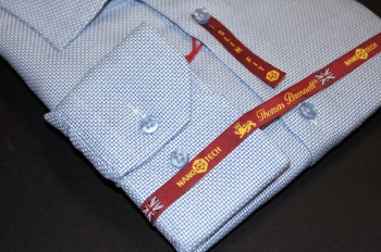 Мужская приталенная голубая рубашка (сорочка) производства Италия купить оптом и в розницу в наличии со склада в Москве интернет-магазин