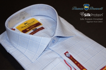 Голубая приталенная мужская рубашка (сорочка) в клетку производства Италия купить оптом и в розницу в наличии со склада в Москве интернет-магазин