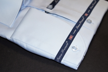 Мужская классическая однотонная голубая рубашка (сорочка) производства Италия  купить оптом и в розницу в наличии со склада в Москве интернет-магазин